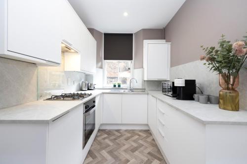 JOIVY Homely Apt by St Giles with Desk