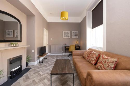 JOIVY Homely Apt by St Giles with Desk