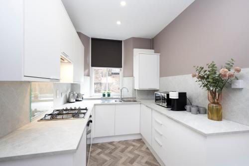 JOIVY Homely Apt by St Giles with Desk