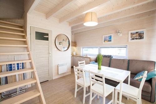 2 bedrooms, 4 beds