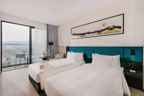 City View Twin Room with 2 Single Beds and Balcony