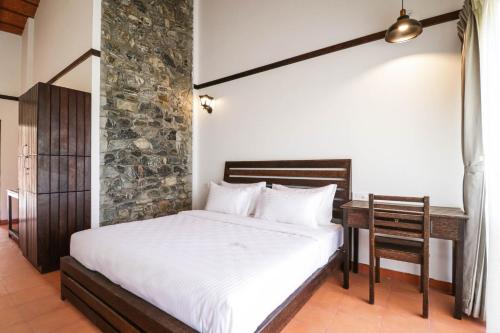 Standard Double Room image 2