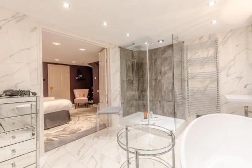 Swanky Apartment in Bethnal Green with Garden - image 11