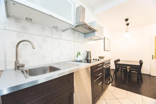 Zagreb Central Park Apartment with free parking