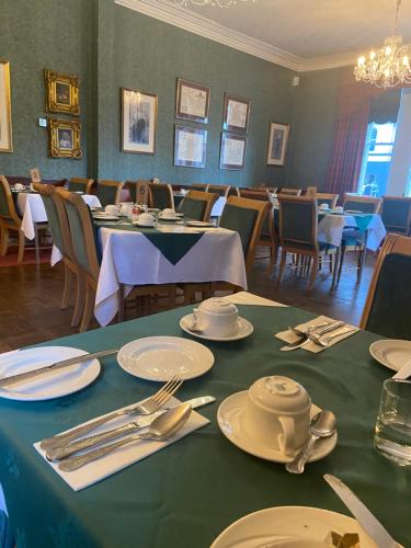 Їжа та напої, Lovat Arms Hotel in Болі