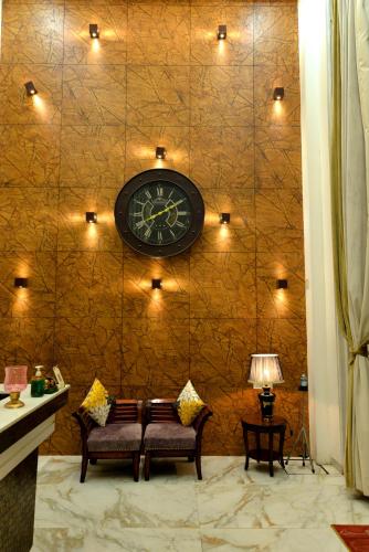 Előcsarnok, The Yellow Chandigarh in Nayagaon