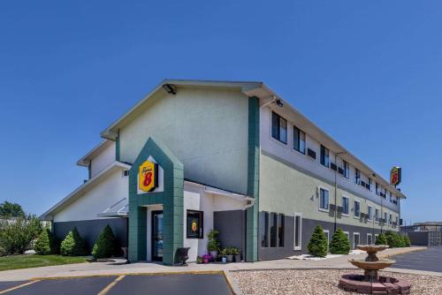 Super 8 by Wyndham Kansas City at Barry Road/Airport, Kansas City