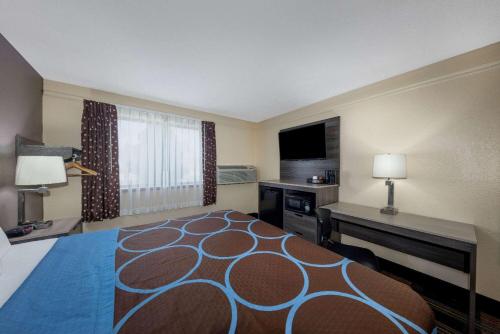 Super 8 by Wyndham Kansas City at Barry Road/Airport in Kansas City, USA