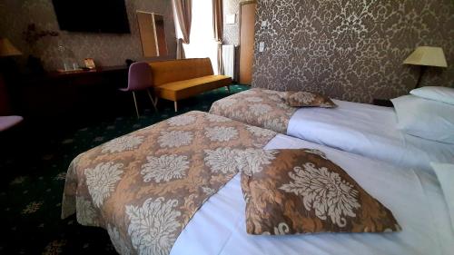 2 twin beds