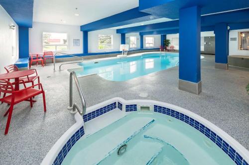 Comfort Inn & Suites Medicine Hat