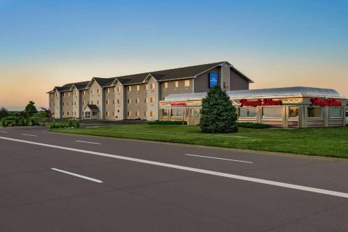 Baymont by Wyndham Fremont - image 8