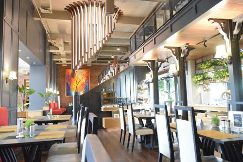 Ravintola, Grand Zuri BSD in Serpong