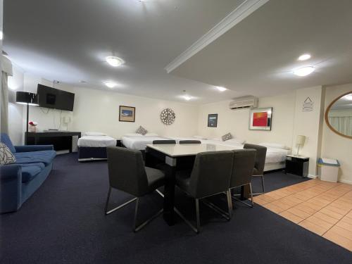 Lakeview Motor Inn Room Type - Family Room