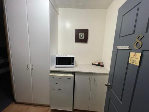 Lakeview Motor Inn Room Type - Deluxe King Room