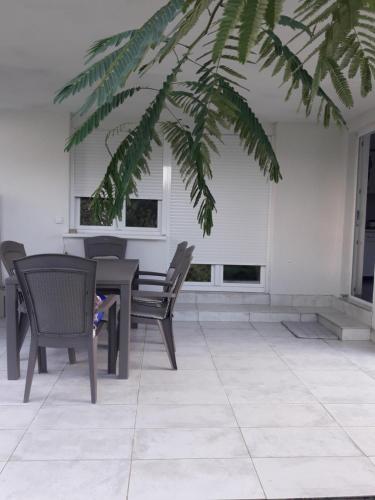 . VILA ISKRA
