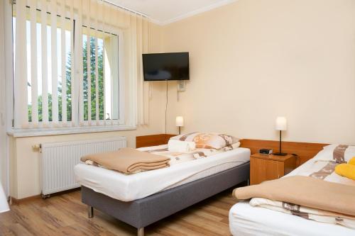 2 twin beds