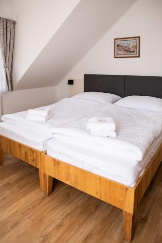 2 twin beds