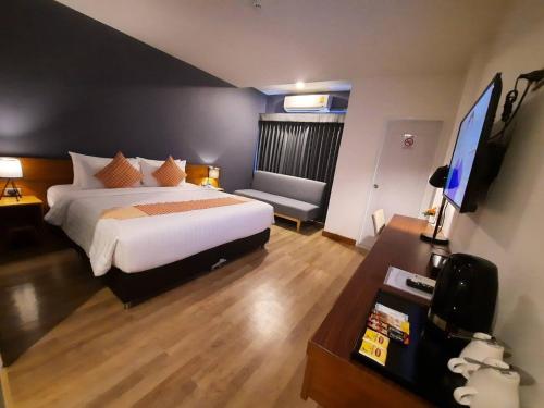 Comet Hotel Suratthani Room Type - Deluxe Double Room