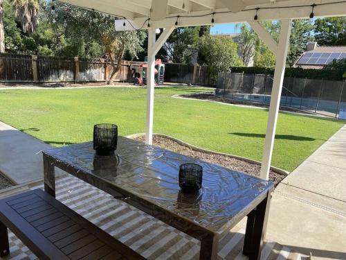 Revitalizing 3 Bedroom Home With Pool, Pet-Friendly, Wi-fi