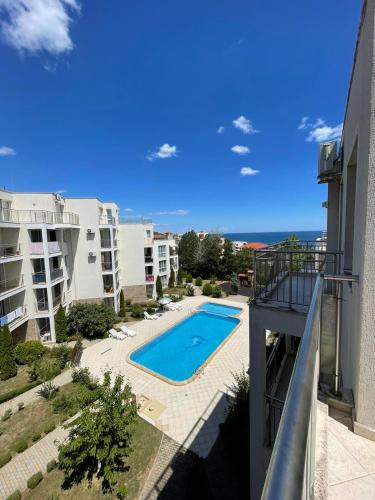 泳池, Atlantik-Byala SP apartments in 比亞拉