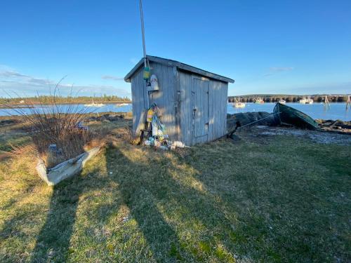 Harbor House Hotel by Umaniii in Jonesport Maine in 巴爾港