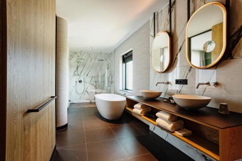 Bathroom, Van der Valk Hotel Schiedam in Rotterdam