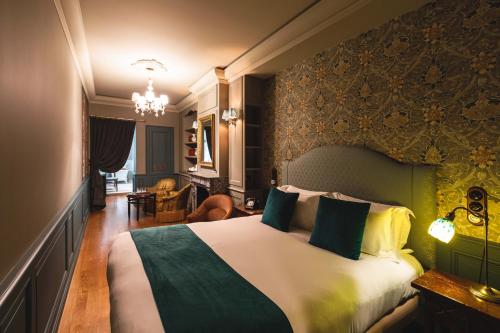 Double or twin room, deluxe