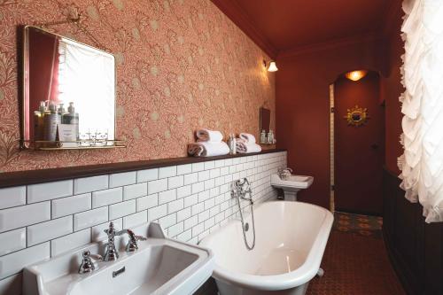 room detail thumbnail 2