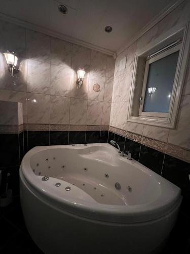 Vonios kambarys, Feriehus i Flekkefjord med panoramautsikt in Flekefjordas