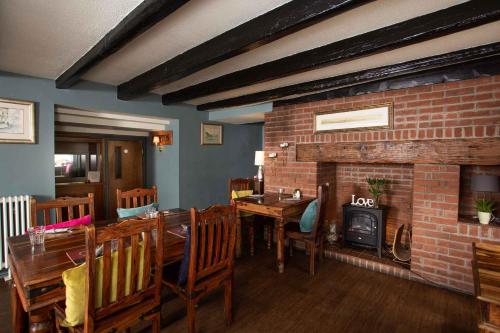 Queens Head Hotel - image 10
