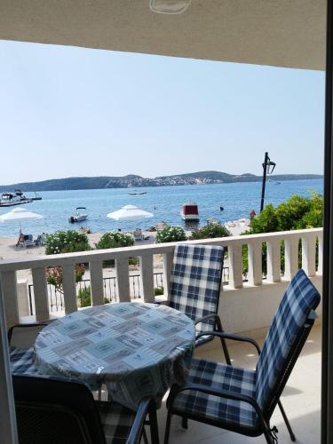 Erkély/terasz, Apartments Amor in Seget Donji