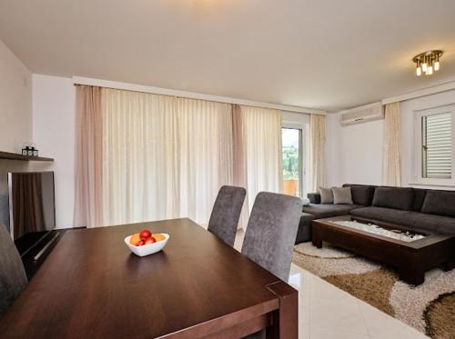 Apartments Villa Slavica in อิชิชิ