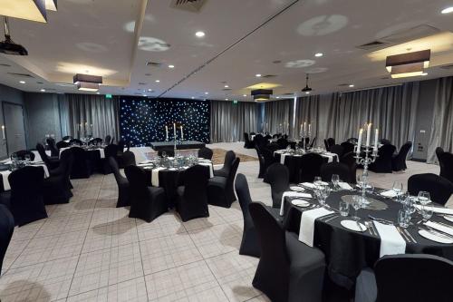 Village Hotel Edinburgh - image 2