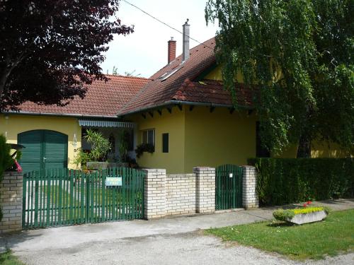 Tilesch Apartment - Balatonberény