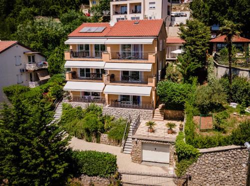  Apartments Villa Slavica, Pension in Ičići