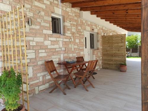 Triple Room with Terrace image 1
