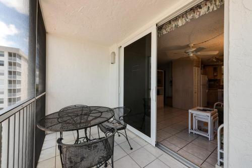 Bonita Beach & Tennis 2706 Studio 7th Floor Sleeps 4 Heated Pools - image 12