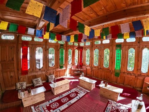 Étterem, Folktales Residency in Sangla