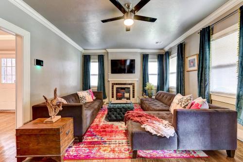 Boho Bungalow-walk to Plaza District can sleep 8 in Oklahoma City, USA