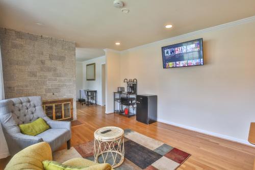 Cheerful 7 bedroom home, quick access 2 National harbor , washington DC in Fort Washington, USA