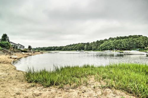 Charming Wareham Cottage Near Bay and Cape Cod!