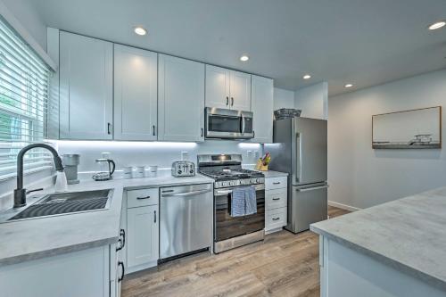 Mod San Diego Apt with Patio - Walk to Harbor! in San Diego, USA