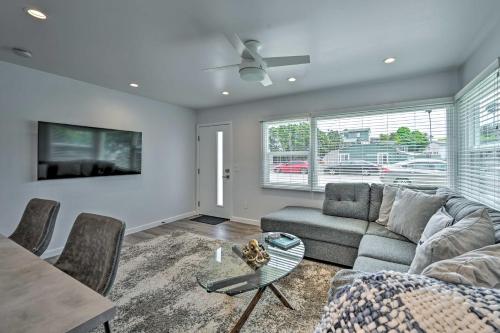 Mod San Diego Apt with Patio - Walk to Harbor! in San Diego, USA
