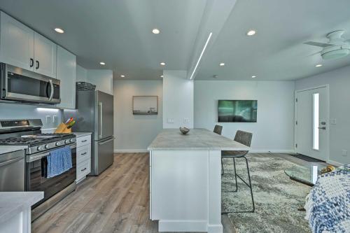 Mod San Diego Apt with Patio - Walk to Harbor! in San Diego, USA