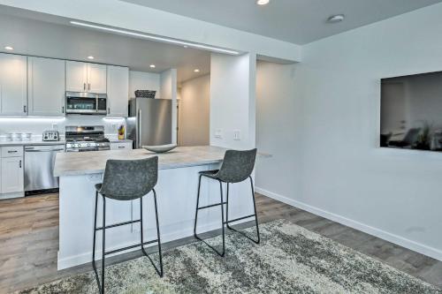 Mod San Diego Apt with Patio - Walk to Harbor! in San Diego, USA