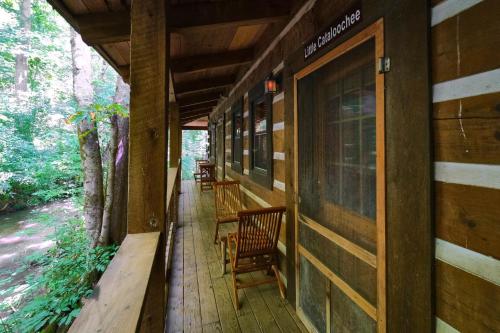 Creekwalk Inn Bed and Breakfast with Cabins - Tap to explore photos