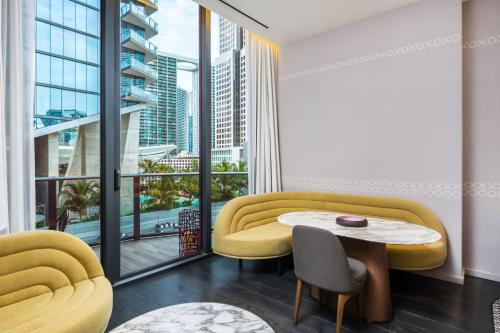 Suites at SLS Lux Brickell managed by CE, Miami (photo 7)
