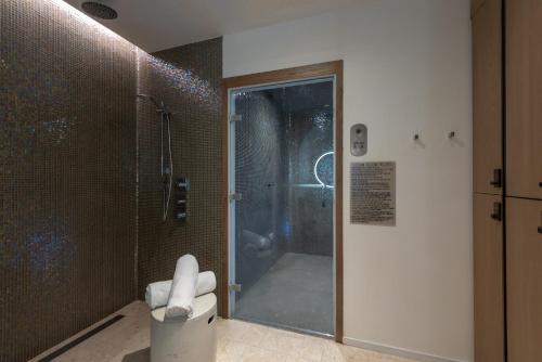 City Escapes Suites at SLS Lux Brickell Building - image 5