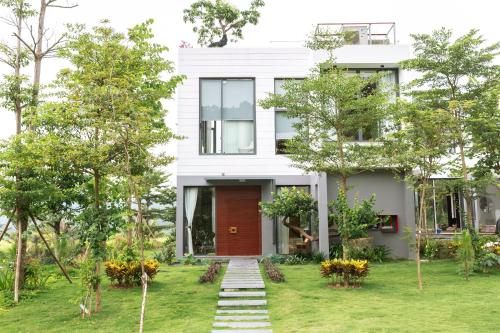 Three-Bedroom Villa room in Lá Thấp Villa - Flamigo Venus 3 phòng ngủ BBQ bể bơi