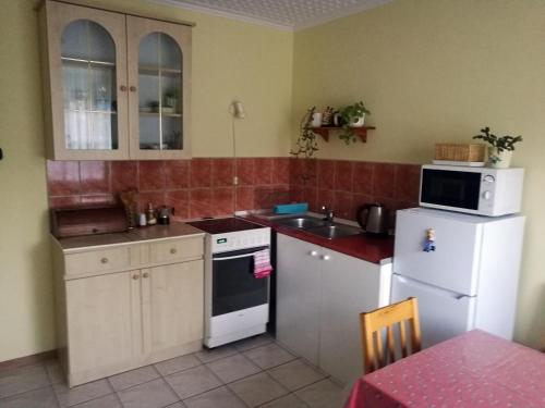 Jucus Vendégház - Apartment - Zebegény